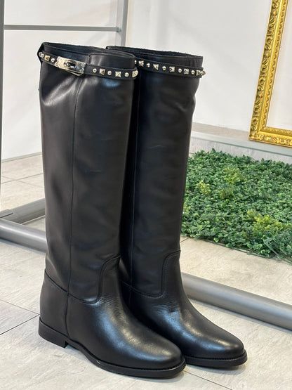 Stivale nero con borchie Ovyé