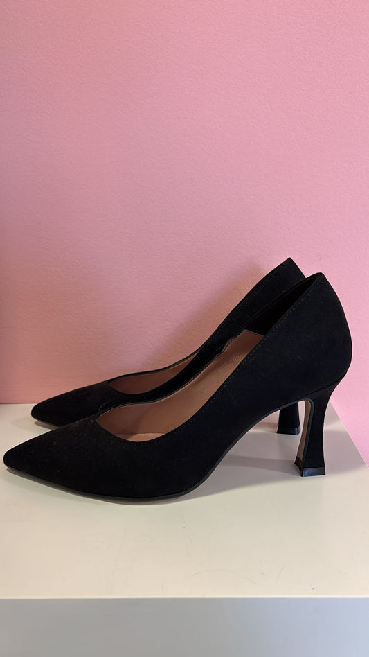 Décolleté Divine Follie in camoscio nero con tacco sculpted statement